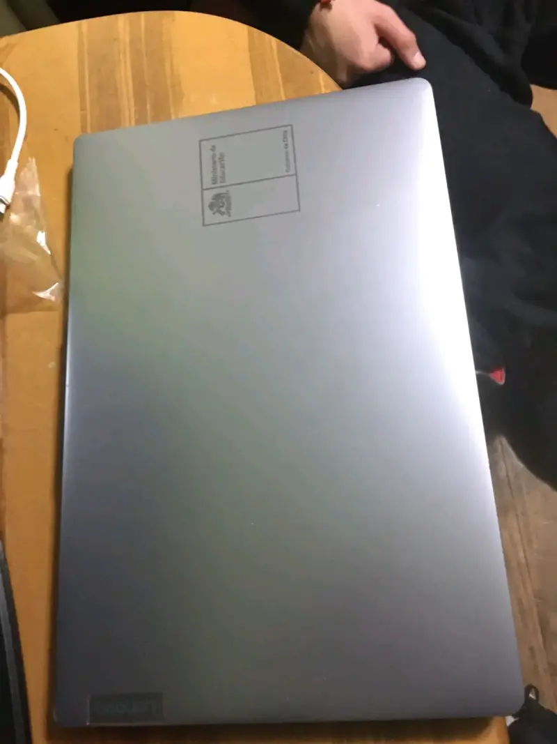 Laptop Lenovo Ideapad con SSD 117GB - 2