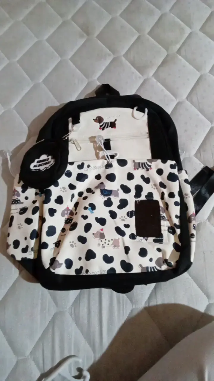 Mochila NUEVA con bolsillos y monedero incluido - 1