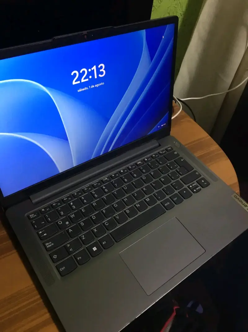 Laptop Lenovo Ideapad con SSD 117GB - 3