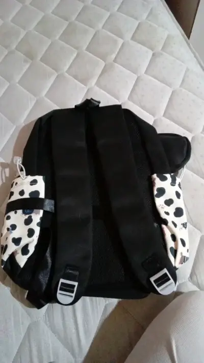 Mochila NUEVA con bolsillos y monedero incluido - miniatura 2