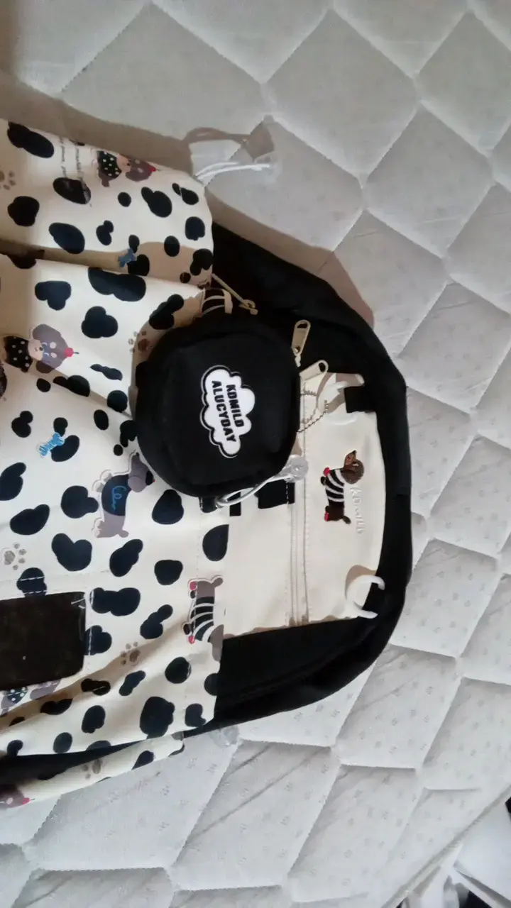 Mochila NUEVA con bolsillos y monedero incluido - 3