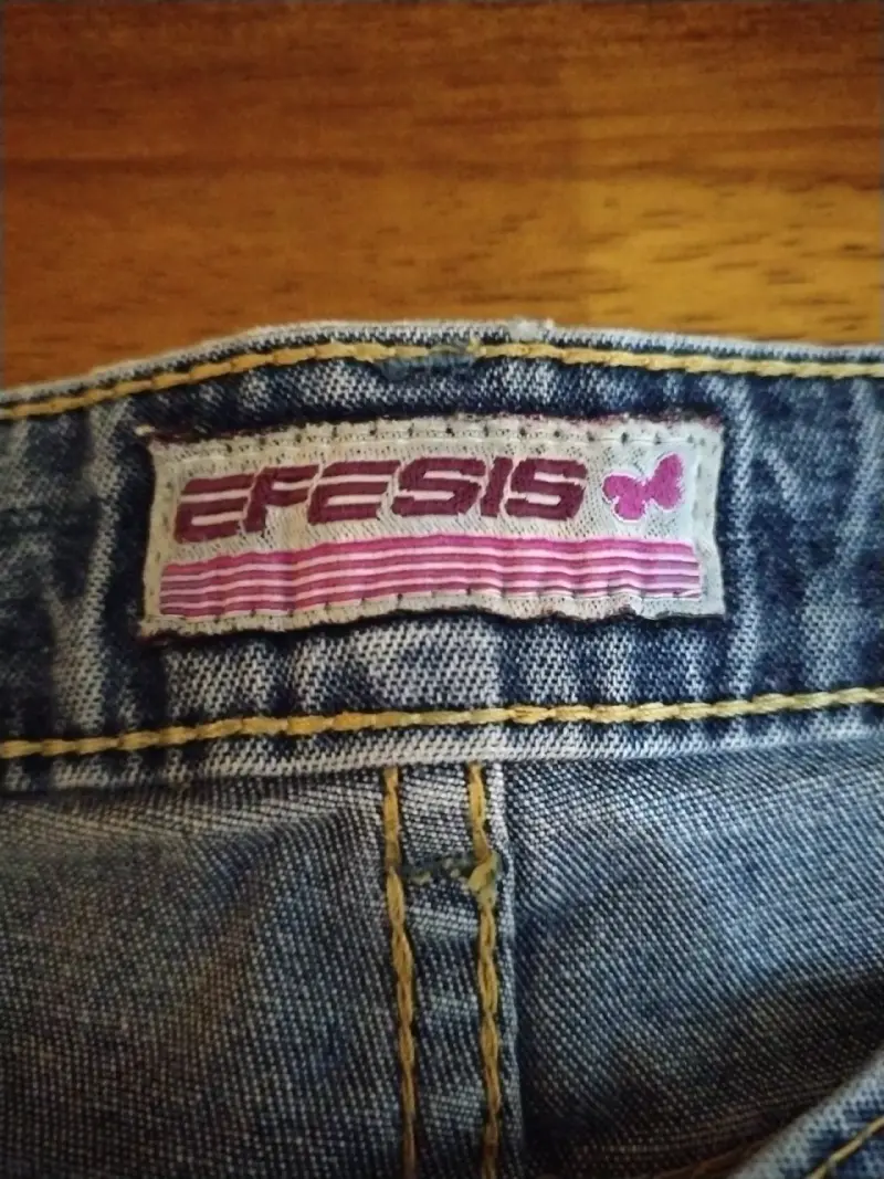 Jeans Efesis con bordado floral y diseño rasgado - 2