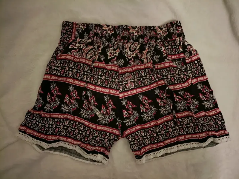 Shorts de mujer con estampado floral