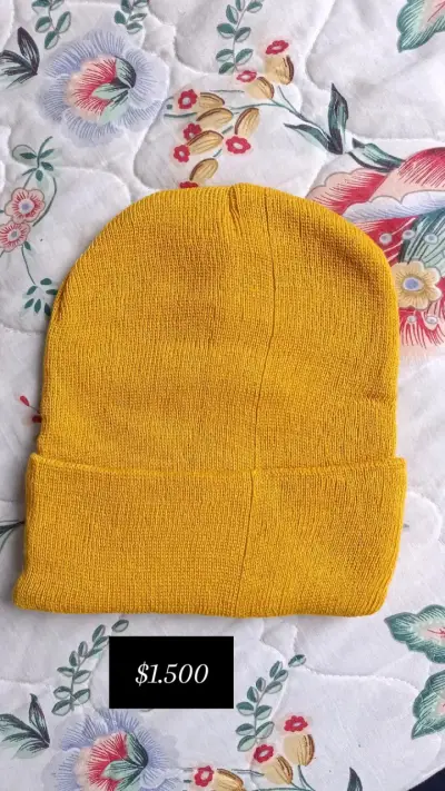 Gorros de lana en varios colores - miniatura 1