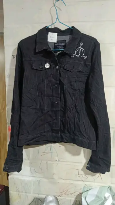 Chaqueta de mezclilla para mujer en varios colores - miniatura 3