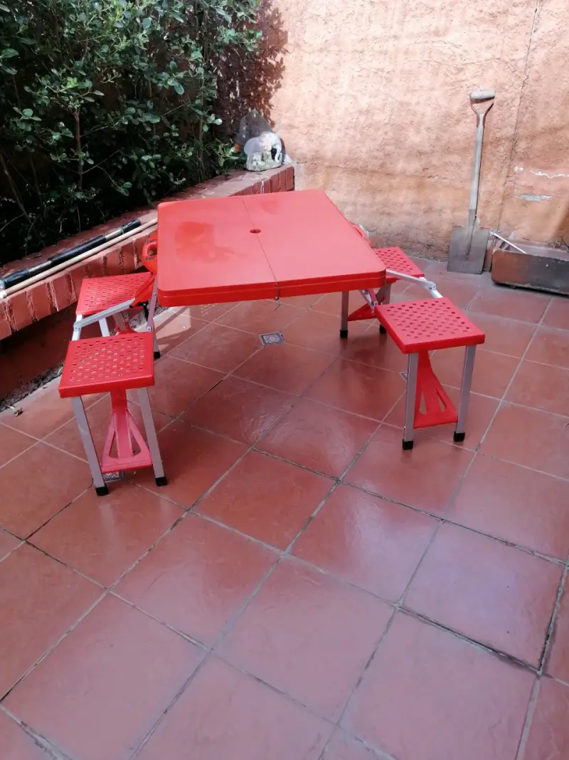 Mesa plegable picnic roja con asientos integrado - 1