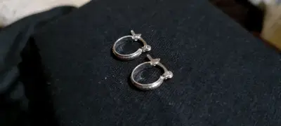 Aros de plata pequeños con cierre seguro - miniatura 2