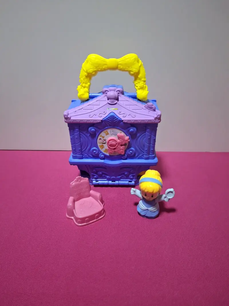 Casita de cenicienta más figura.