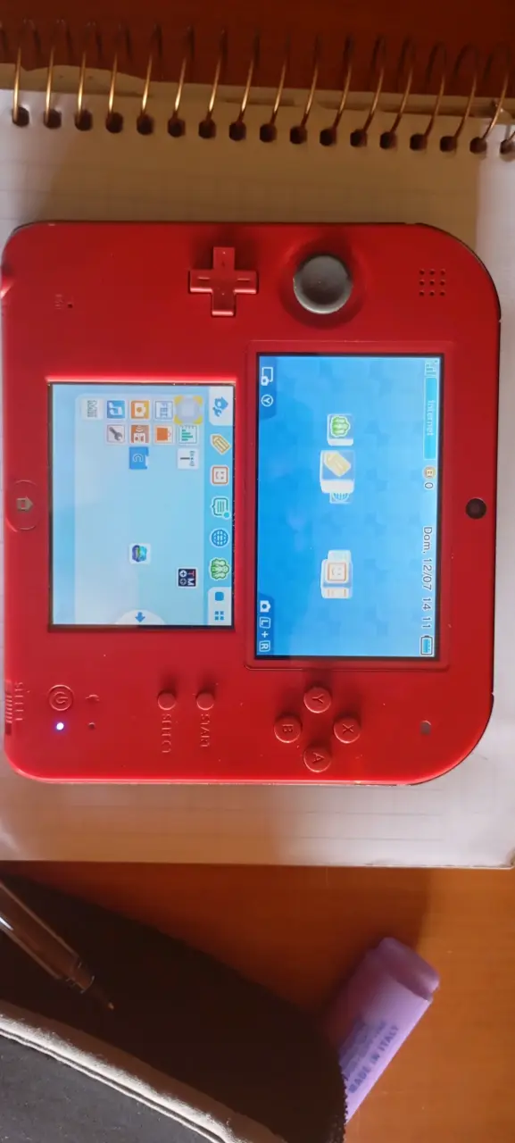 Consola Nintendo 2DS Roja con Pokémon Sol - 2