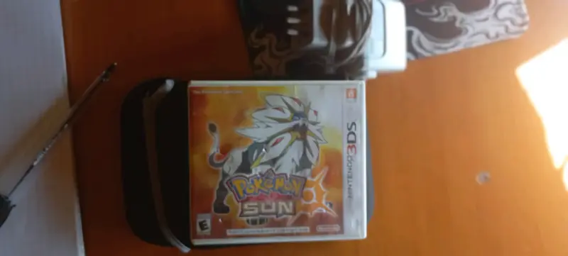 Consola Nintendo 2DS Roja con Pokémon Sol - 4