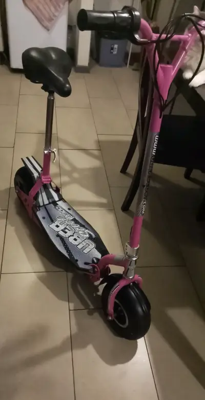 Scooter eléctrico Uber Scoot 500W rosa con asiento - miniatura 1