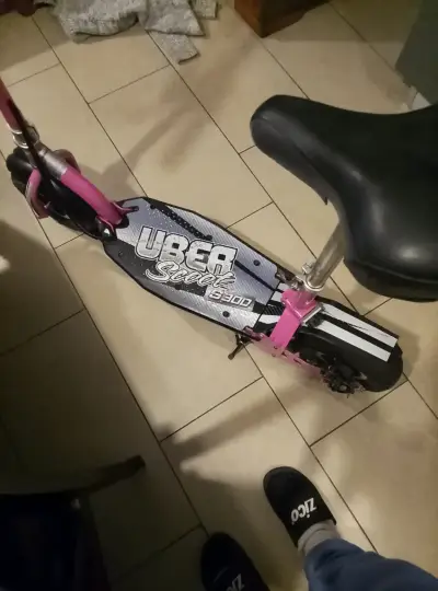 Scooter eléctrico Uber Scoot 500W rosa con asiento - miniatura 4