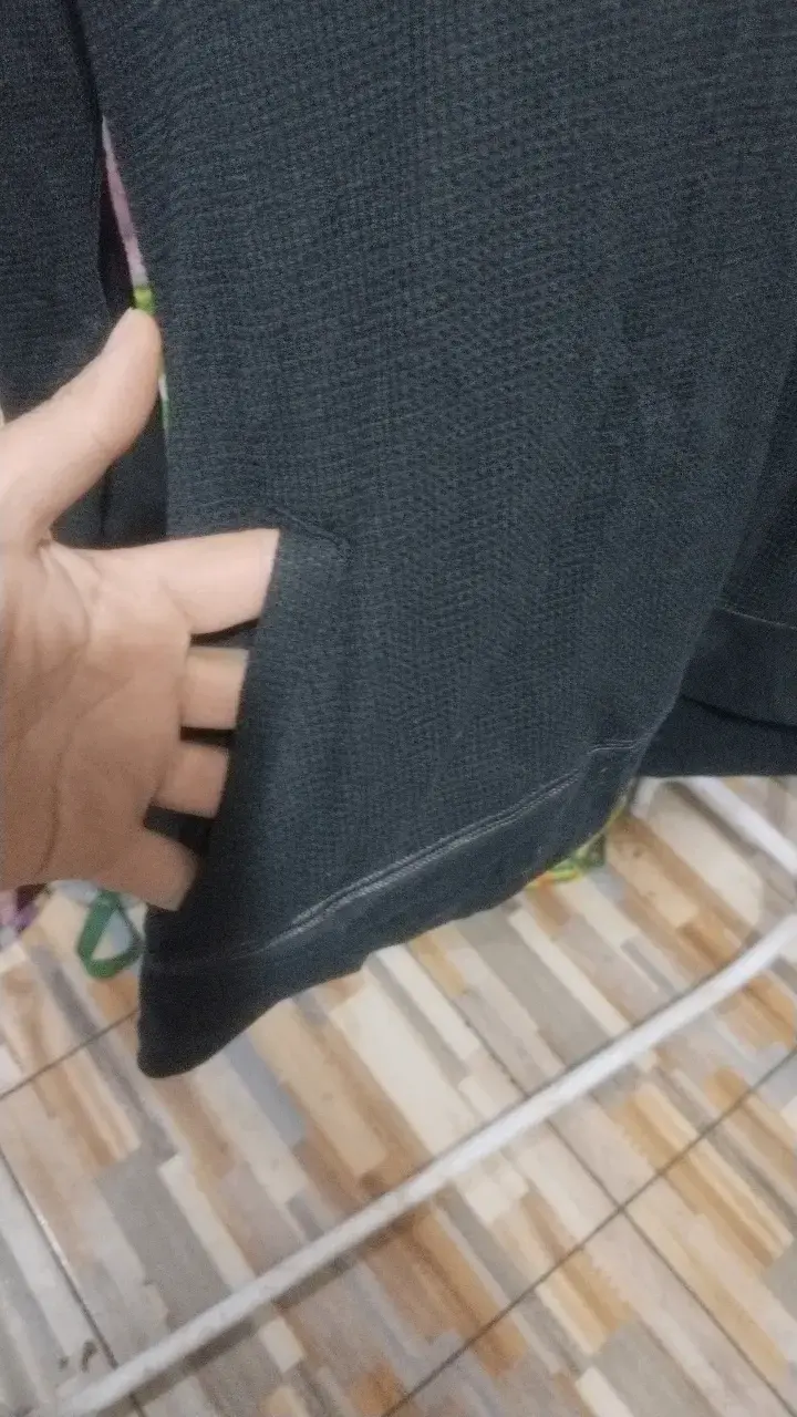Polerón negro Under Armour con capucha - 5