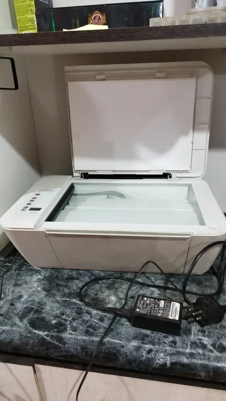 Impresora multifuncional HP con escáner - 1