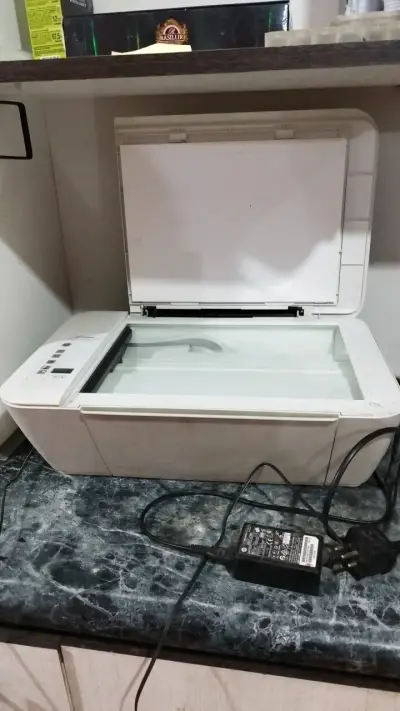 Impresora multifuncional HP con escáner - miniatura 1