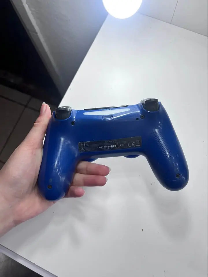 Control inalámbrico azul para PS4 en buen estado - 2