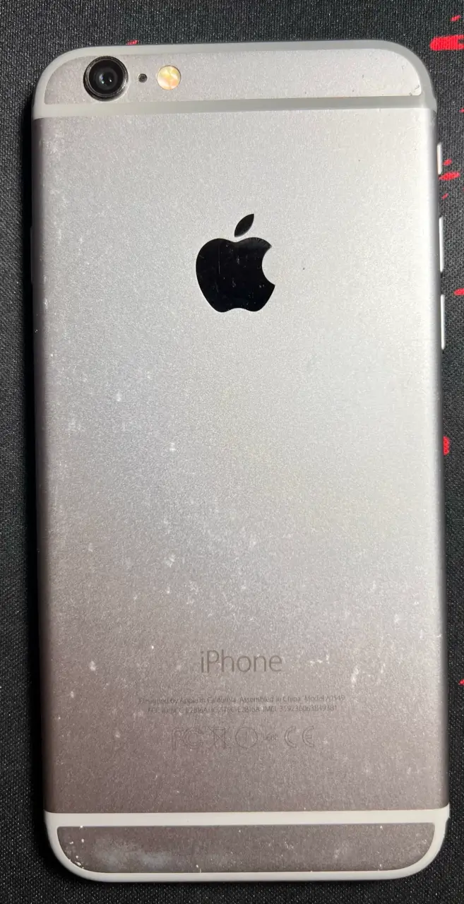 iPhone 6 con cargador y funda - 3