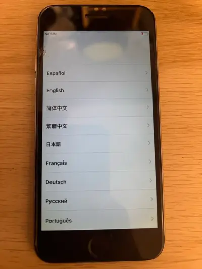 iPhone 6 con cargador y funda - miniatura 4