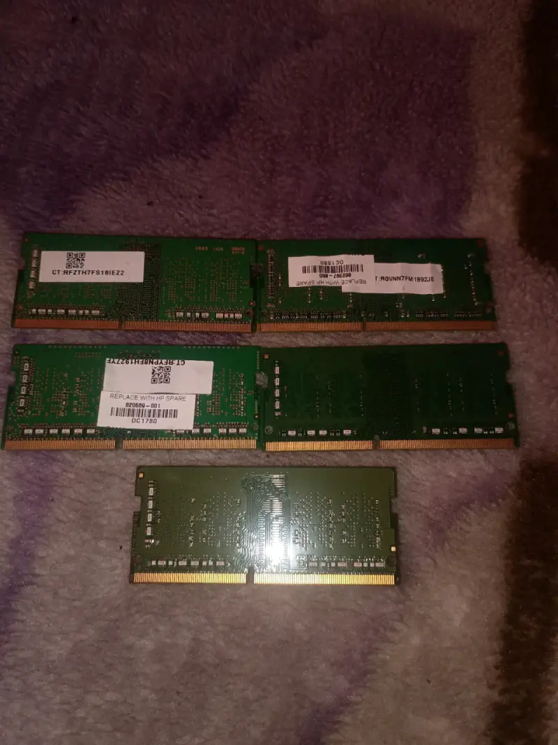 Memorias RAM DDR4 de 4GB varias marcas Son 5 - 2