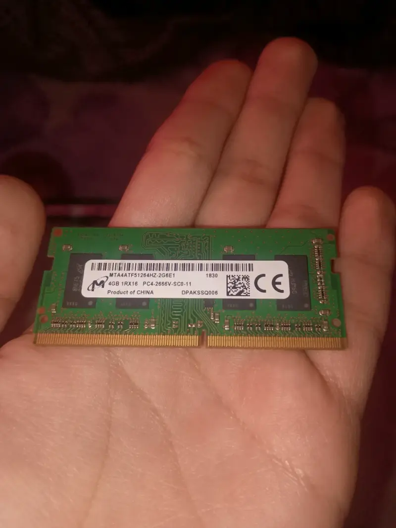 Memorias RAM DDR4 de 4GB varias marcas Son 5 - 4