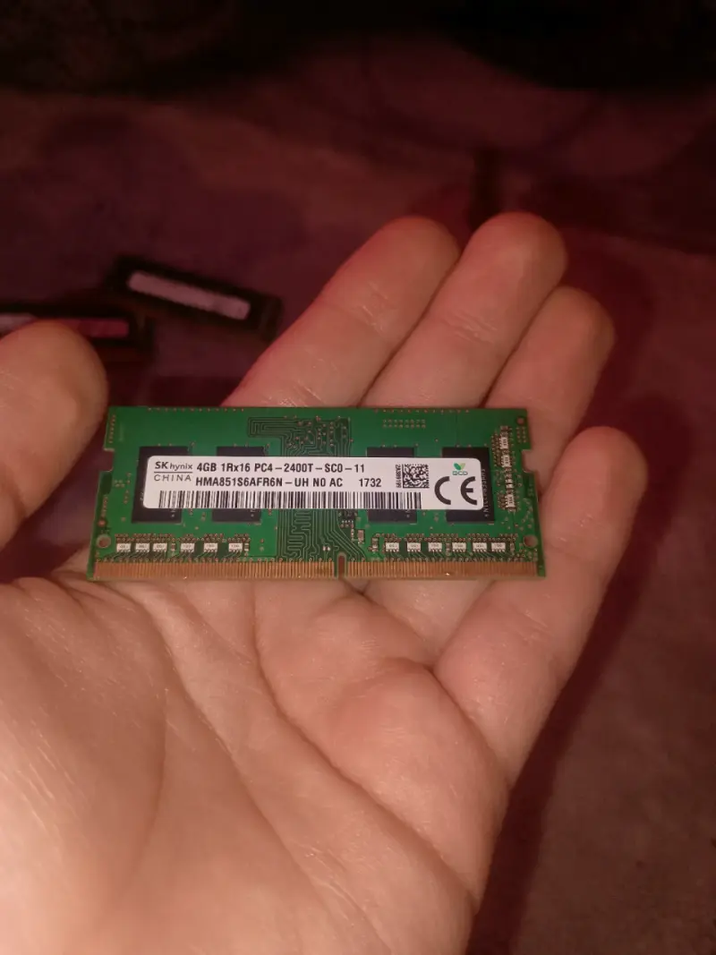 Memorias RAM DDR4 de 4GB varias marcas Son 5 - 5