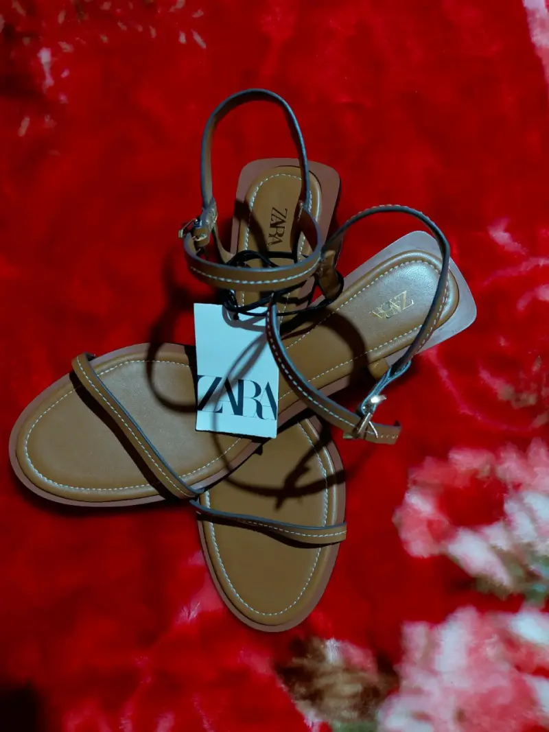 Sandalias de cuero marrón Zara con tacón - 1