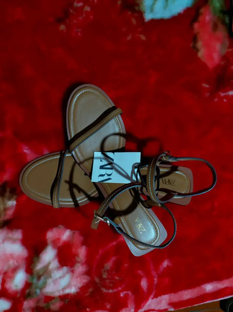 Sandalias de cuero marrón Zara con tacón - 2