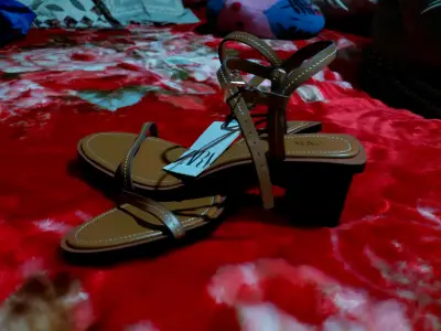 Sandalias de cuero marrón Zara con tacón - miniatura 3