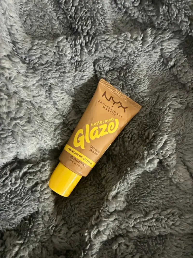 Base de maquillaje NYX Glaze con SPF 30