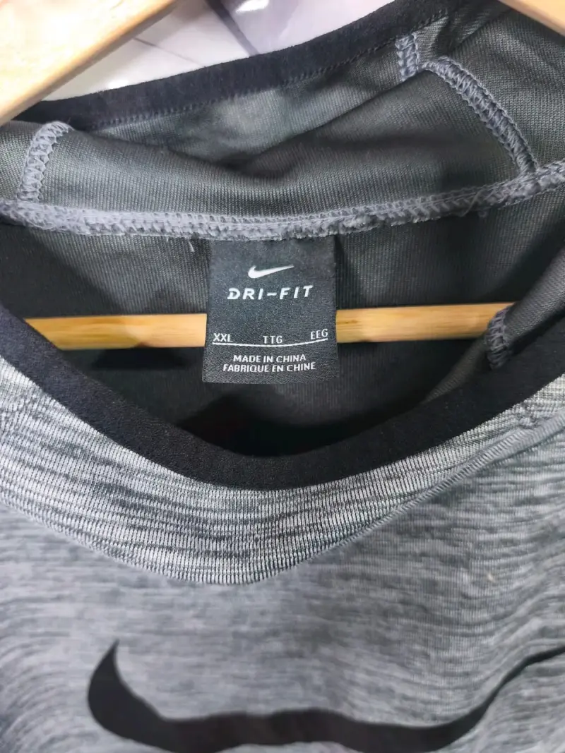 Polerón Nike Dri-Fit Gris con Capucha - 3