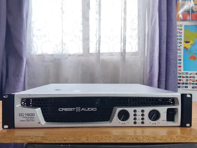 Amplificador de potencia profesional Crest Audio CC 1800 - 1