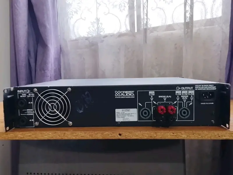 Amplificador de potencia profesional Crest Audio CC 1800 - 2