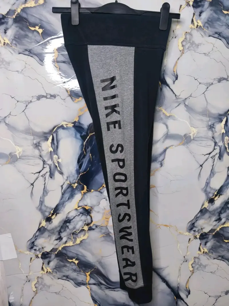 Leggings deportivos Nike Sportswear negros y grises - 1