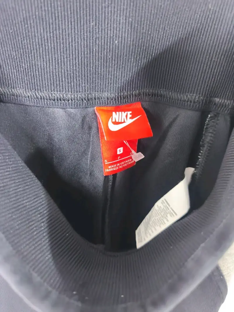 Leggings deportivos Nike Sportswear negros y grises - 2