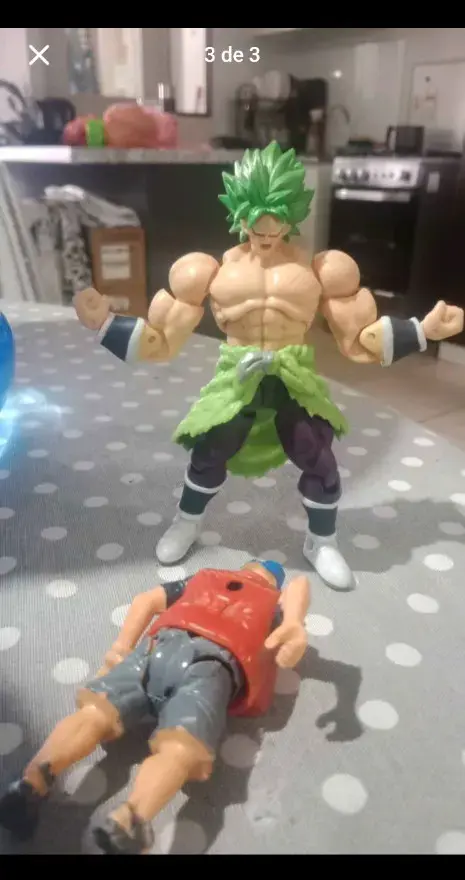 Figura de Broly - 2