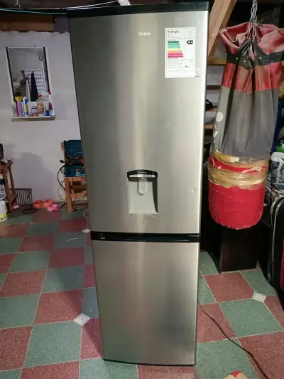 Refrigerador Midea con dispensador de agua - miniatura 1