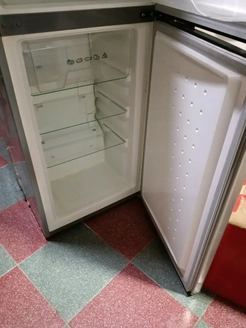 Refrigerador Midea con dispensador de agua - 5