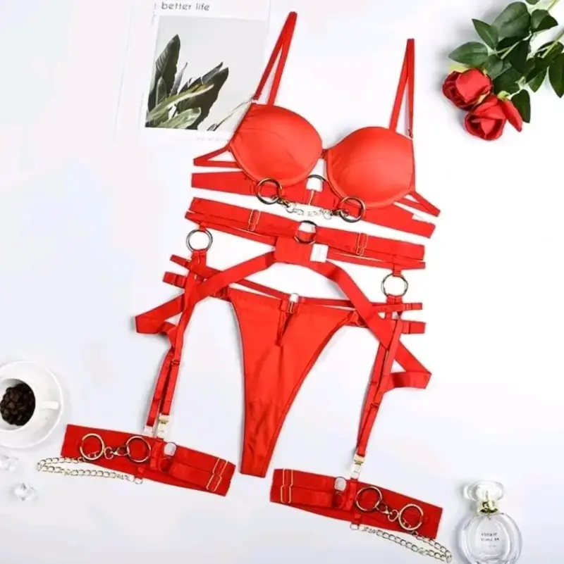Conjunto de lencería sexy con cadenas doradas - 3