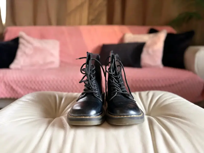 Botas negras de cuero estilo militar - 2