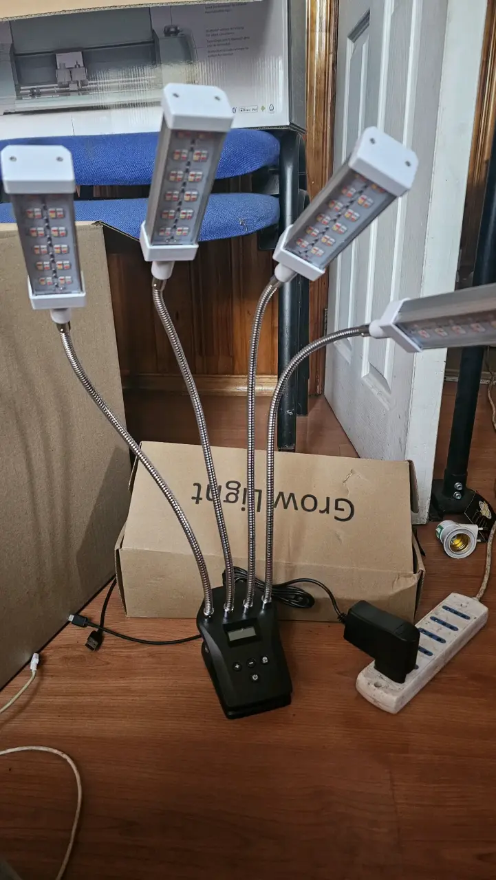 Lámpara LED de Cultivo con Cuatro Brazos Ajustable - 2