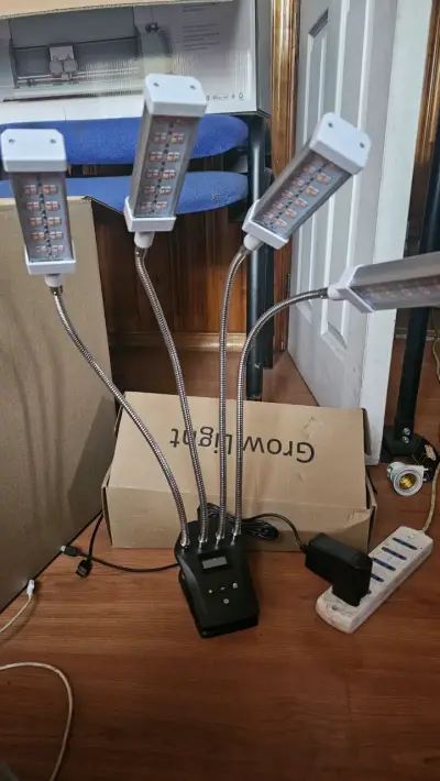 Lámpara LED de Cultivo con Cuatro Brazos Ajustable - miniatura 2