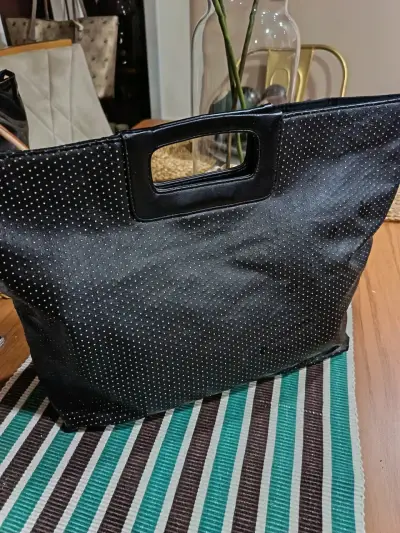 Bolso negro con diseño de puntos Victoria's Secret - miniatura 1