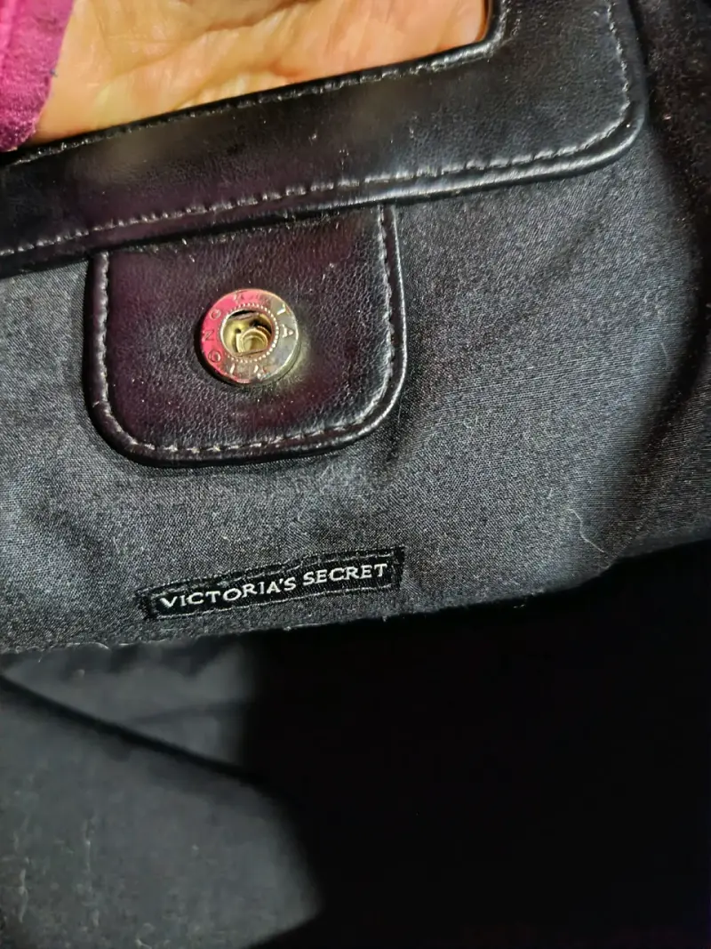 Bolso negro con diseño de puntos Victoria's Secret - 2