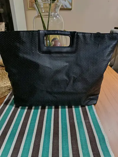 Bolso negro con diseño de puntos Victoria's Secret - miniatura 4