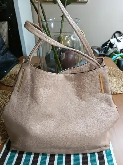 Cartera 100% cuero vince camuto modelo hobo - miniatura 2