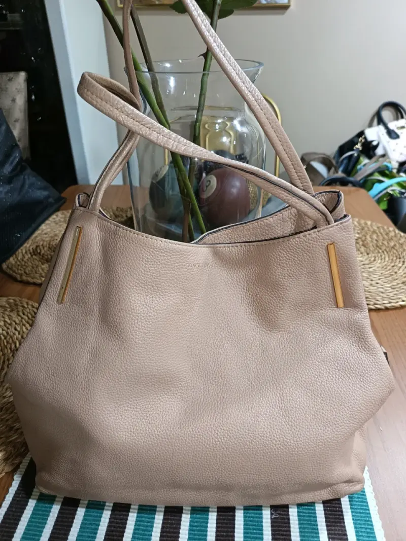 Cartera 100% cuero vince camuto modelo hobo - 6