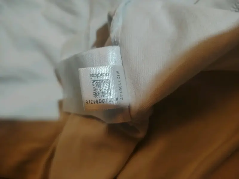 Polera Adidas blanca con diseño gráfico - 3
