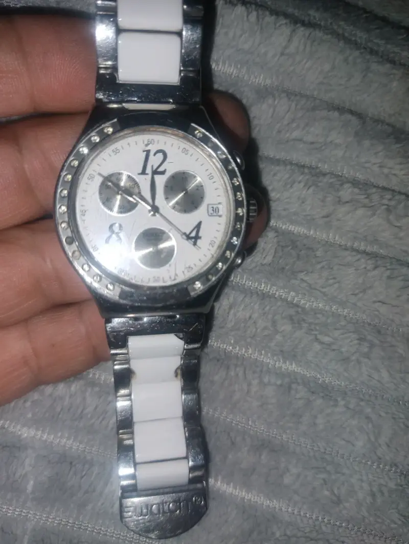 Reloj Swatch Blanco y Plateado con Cronógrafo - 1