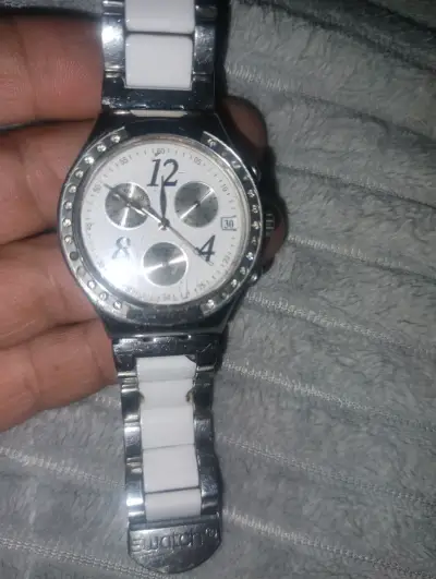 Reloj Swatch Blanco y Plateado con Cronógrafo - miniatura 1
