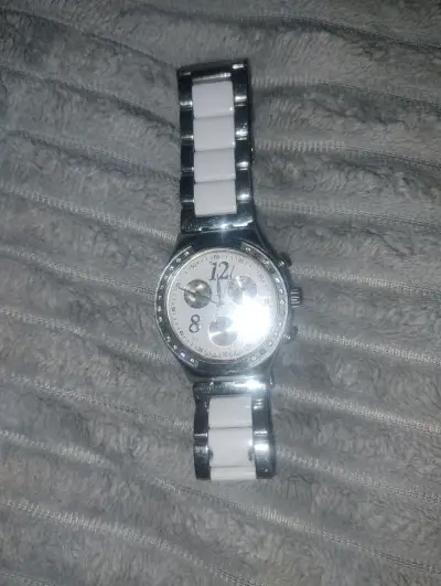Reloj Swatch Blanco y Plateado con Cronógrafo - miniatura 4